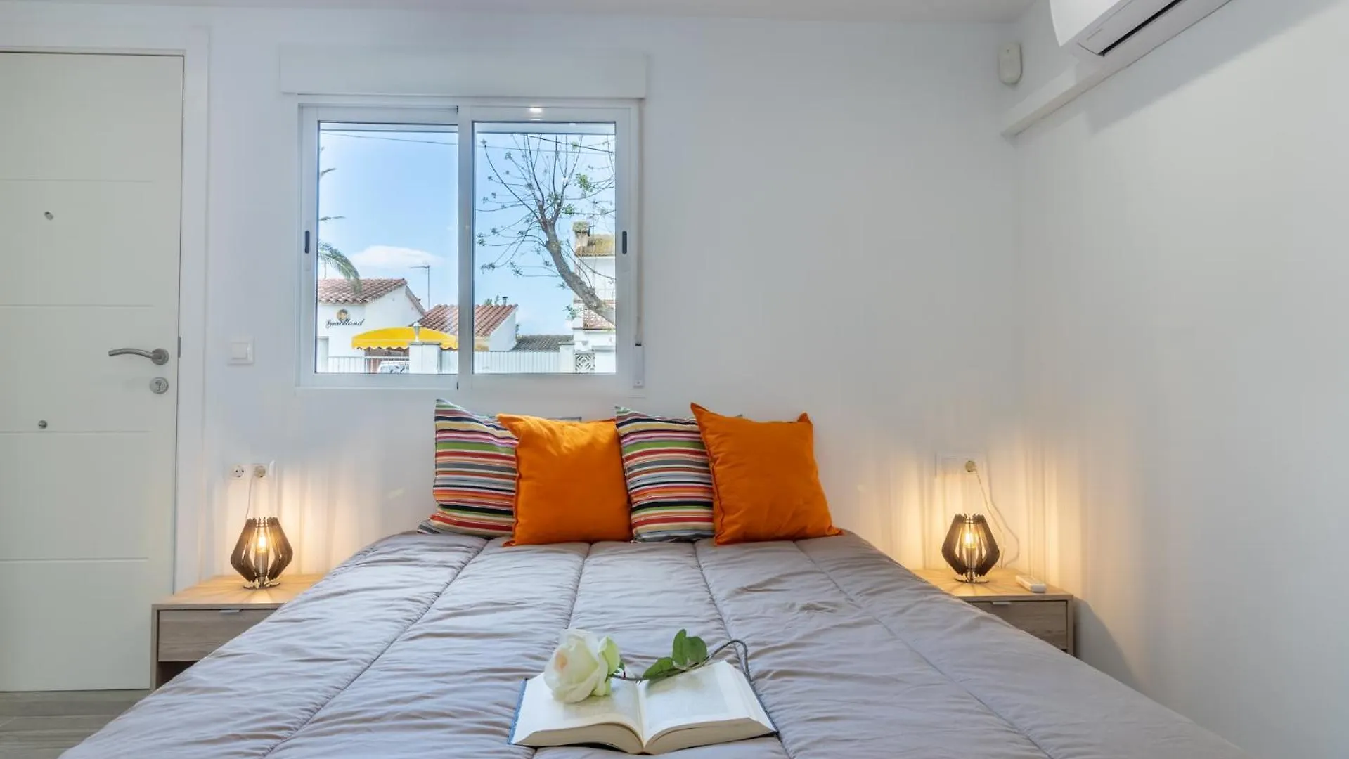 Goldhome - Montgri - Piscina Climatizada Empuriabrava 0*,  Ισπανία