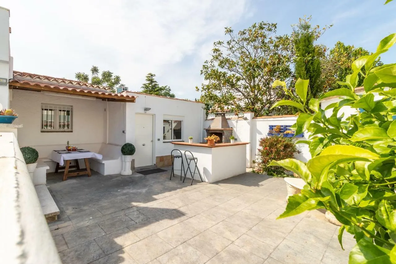 Goldhome - Montgri - Piscina Climatizada エンプリアブラバ 0*,