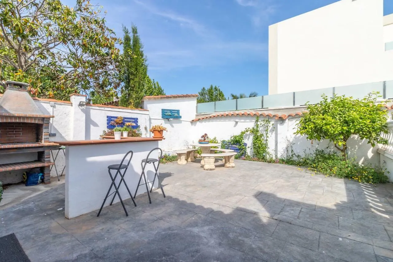Goldhome - Montgri - Piscina Climatizada エンプリアブラバ 0*,  スペイン